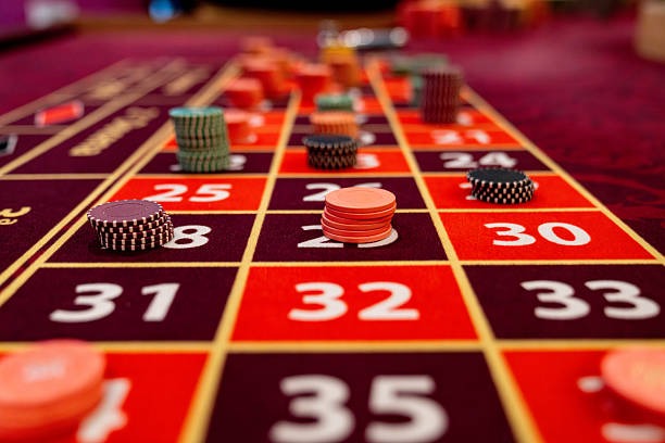 Lightning Baccarat live dealer table on gatorzone showing real-time card dealing and lightning multiplier graphics